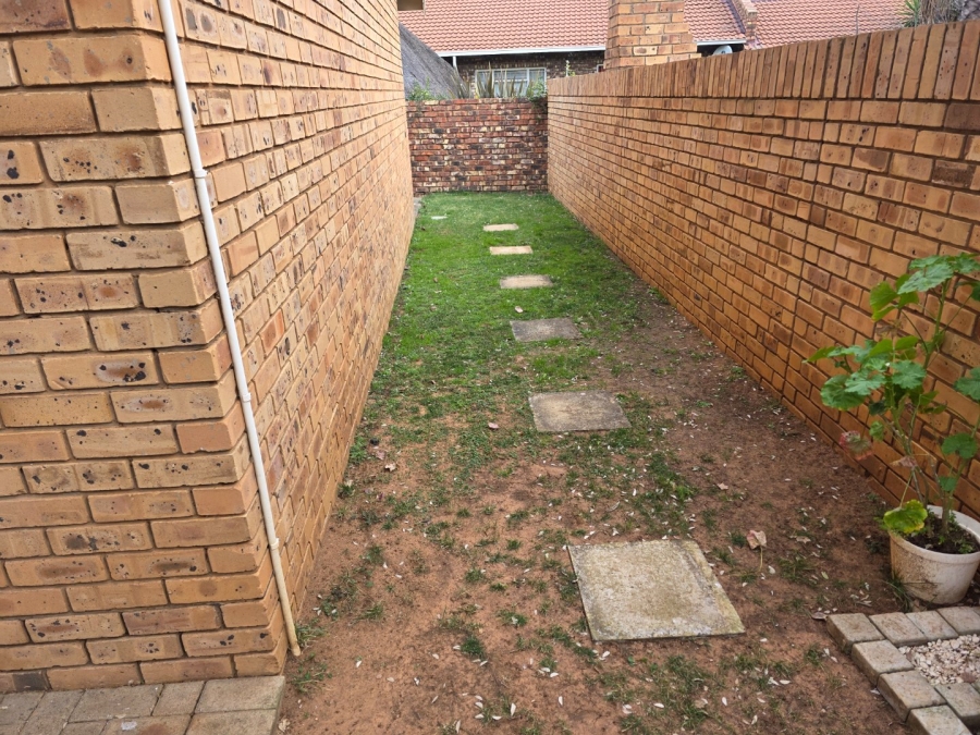 2 Bedroom Property for Sale in Langenhovenpark Free State